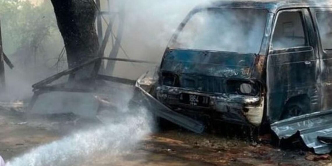 Bakar Sampah Picu Mobil dan Warung Hangus di Kronjo Tangerang