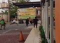 Tiga orang diduga terlibat aksi ganjal ATM diamankan warga dan petugas di depan RS Buah Hati Pamulang, Kota Tangerang Selatan, Kamis (30/7/2026).