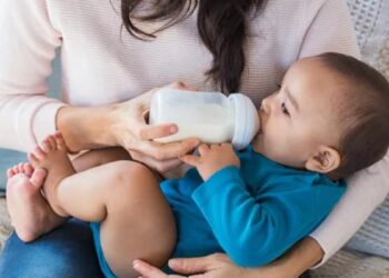Cara Memilih Susu Formula untuk Bayi Sesuai Usia dan Kondisi Kesehatannya 