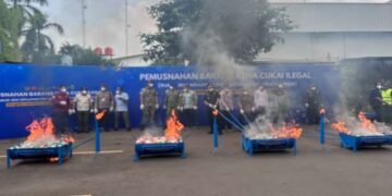 Bea Cukai Banten musnahkan rokok ilegal dan minuman beralkohol senilai Rp62,2 miliar. Bea Cukai Banten melaksanakan pemusnahan pada Jumat, 21 Agustus 2026, setelah mengamankan barang tersebut melalui penindakan.