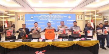 Kasus pencurian dengan pemberatan (curat) disertai penyekapan terhadap lansia terungkap di Tangerang Selatan.