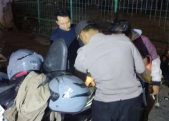 Patroli razia stasioner Polsek Pondok Aren menyasar sejumlah titik rawan kejahatan di Tangerang Selatan, Minggu (9/8/2026) dini hari.