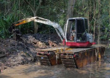 Pengerukan Sungai Ciputat Jadi Langkah DSDABMBK Tangsel Perkuat Pengendalian Banjir