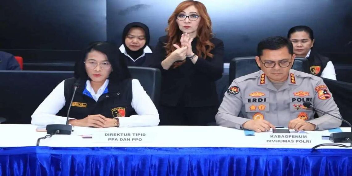 Polri ungkap tiga kasus kekerasan seksual dan TPPO yang melibatkan perempuan, anak, serta kelompok rentan. Pengungkapan itu berlangsung dalam konferensi pers Bareskrim Polri, Jakarta, Rabu (19/8/2026).