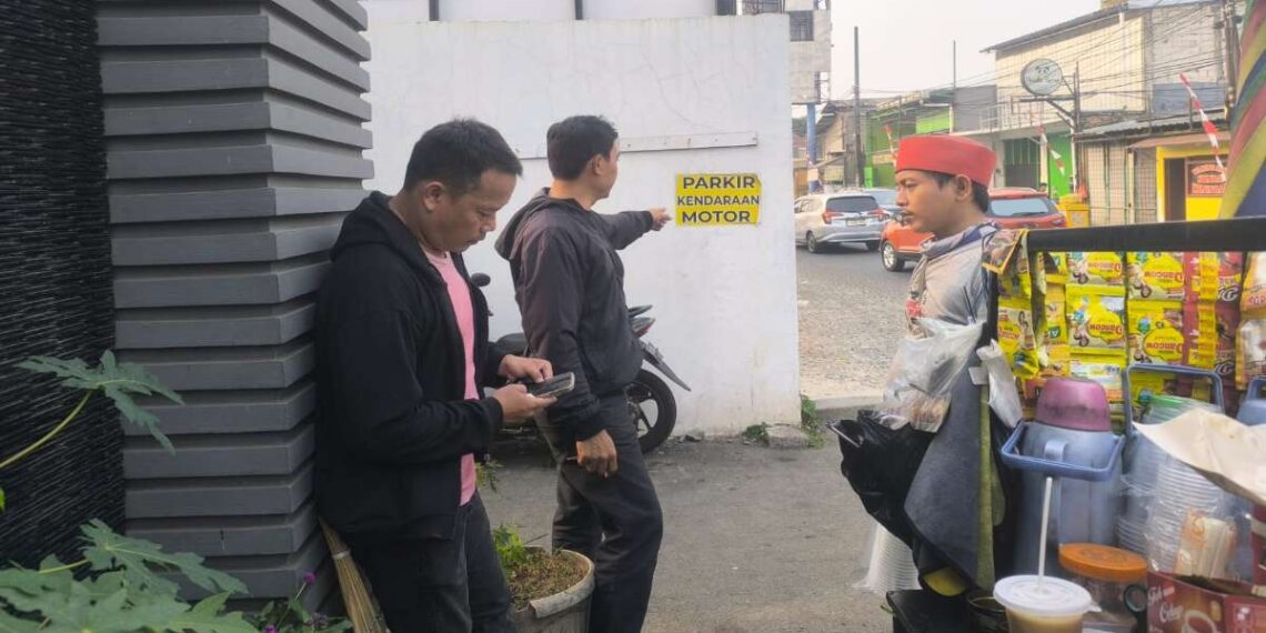 Kepolisian mengimbau masyarakat di Kecamatan Ciputat dan Ciputat Timur, Tangerang Selatan, tetap tenang menyikapi informasi tentang seorang pria yang membawa pistol mainan dan membuat warga khawatir.