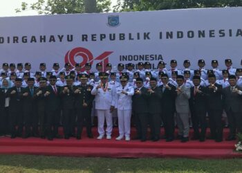Wali Kota Tangerang Selatan (Tangsel) Benyamin Davnie mengajak seluruh masyarakat memperkuat semangat persatuan dan melanjutkan perjuangan para pahlawan dalam mengisi kemerdekaan Indonesia.