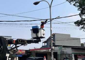 Wakil Wali Kota Tangerang Selatan (Tangsel) Pilar Saga Ichsan meminta tindakan tegas terhadap penyedia layanan internet yang memasang kabel fiber optik tanpa mengikuti aturan.
