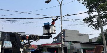 Wakil Wali Kota Tangerang Selatan (Tangsel) Pilar Saga Ichsan meminta tindakan tegas terhadap penyedia layanan internet yang memasang kabel fiber optik tanpa mengikuti aturan.
