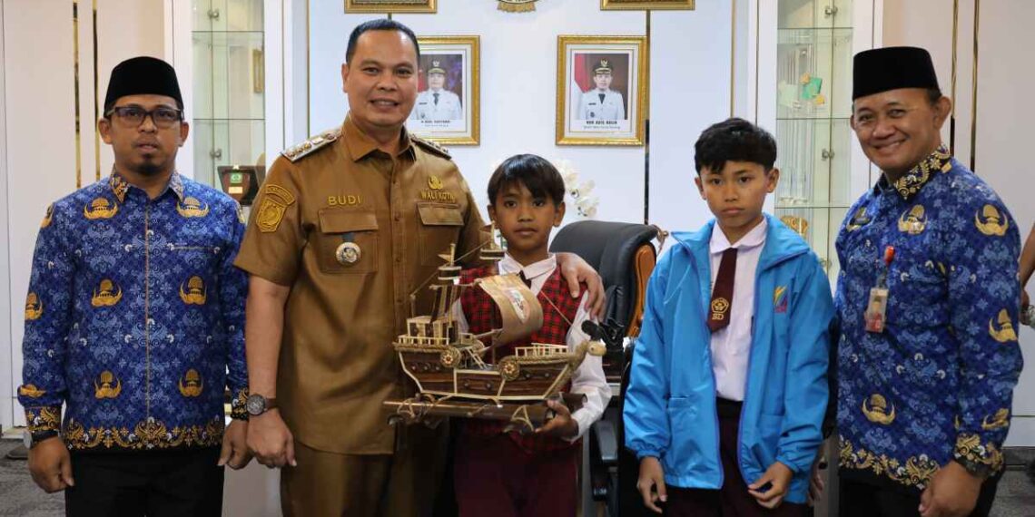 Wali Kota Serang Apresiasi Dua Siswa Berprestasi Lolos Tingkat Nasional