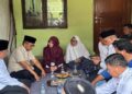 Gubernur Banten Andra Soni mengunjungi keluarga Donal Husni di Tangerang Selatan, Jumat (25/9/2026). Kunjungan Andra Soni membahas perkembangan pencarian kru KM Arupadhatu I yang hilang sejak 7 September 2026.