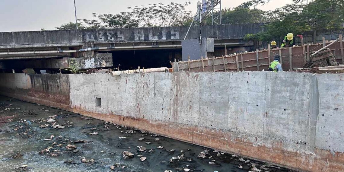 Pemkot Tangerang Selatan (Tangsel) memperkuat pengendalian banjir melalui pembangunan turap sepanjang 204 meter di Bukit Nusa Indah.