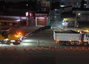 Rekonstruksi Jalan Rawa Buntu Tangsel menemukan dua titik kerusakan beton. Perbaikan mencakup pembongkaran, pengecoran, dan pemulihan aspal.