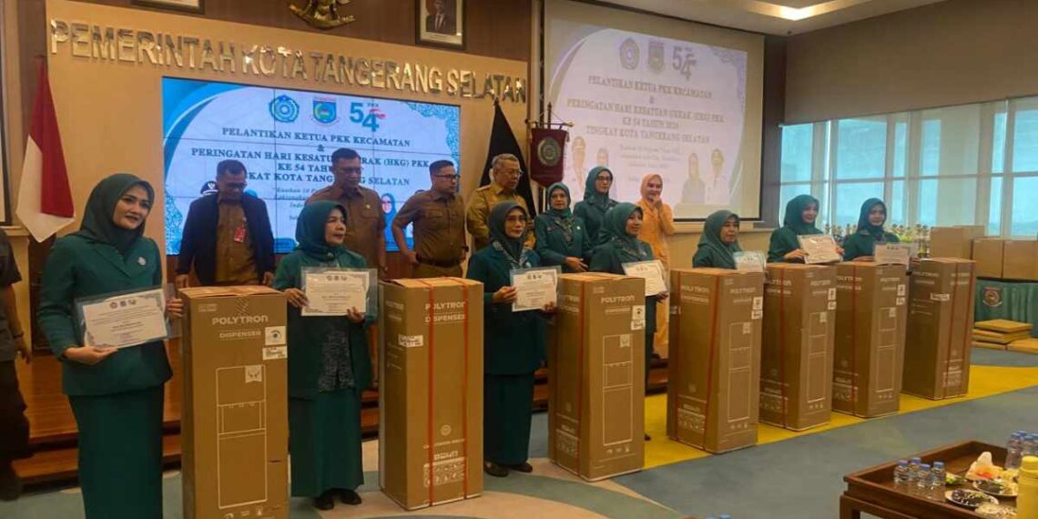 HKG PKK ke-54 Kota Tangerang Selatan menjadi momentum evaluasi program pemberdayaan masyarakat. Kegiatan HKG PKK ke-54 Kota Tangerang Selatan juga berlangsung bersamaan dengan pelantikan pengurus PKK tingkat kecamatan.