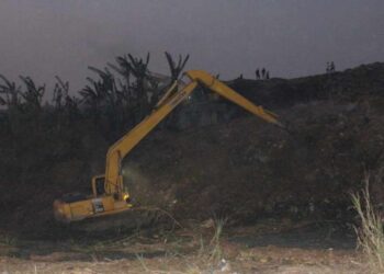 Kebakaran ilalang di sekitar landfill TPA Cipeucang, Tangerang Selatan, berhasil dipadamkan dalam waktu kurang dari satu jam pada Jumat (16/10/2026).