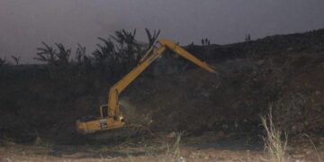 Kebakaran ilalang di sekitar landfill TPA Cipeucang, Tangerang Selatan, berhasil dipadamkan dalam waktu kurang dari satu jam pada Jumat (16/10/2026).