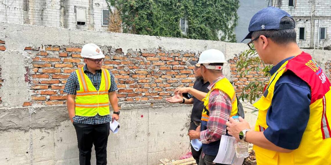 Pilar Saga Ichsan menyoroti sampah di kali Tangsel dan meminta lurah serta camat menggerakkan warga menjaga kebersihan aliran air.