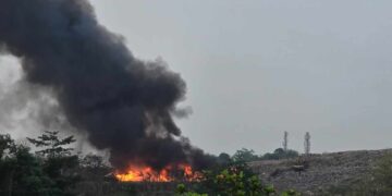 Api Disertai Asap Tebal Muncul di TPA Cipeucang Tangsel