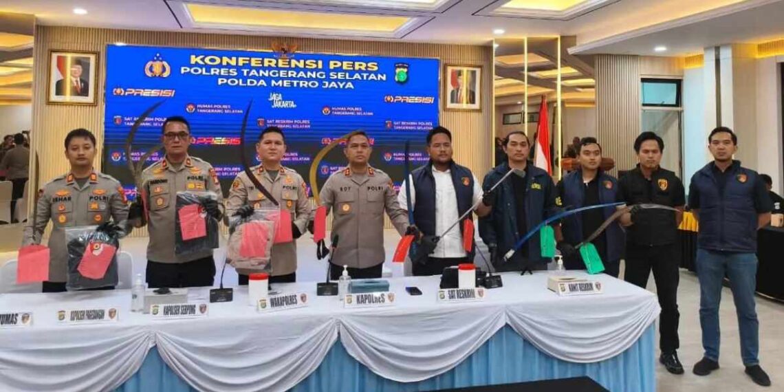 Polres Tangerang Selatan mengungkap kasus tawuran bersenjata yang terjadi di Jalan Raya Buaran, Serpong.