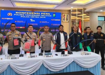 Polres Tangerang Selatan mengungkap kasus tawuran bersenjata yang terjadi di Jalan Raya Buaran, Serpong.